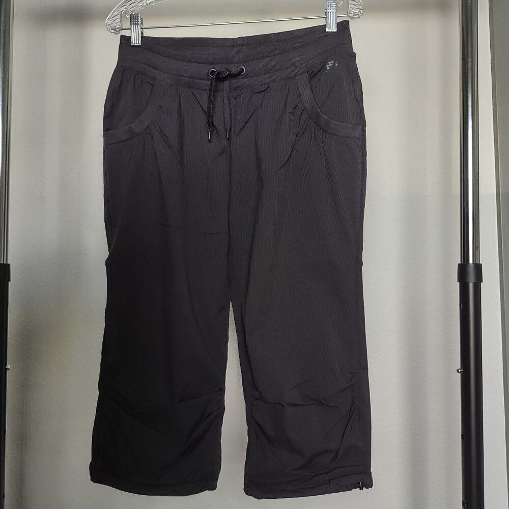 H&M sport capri short pants